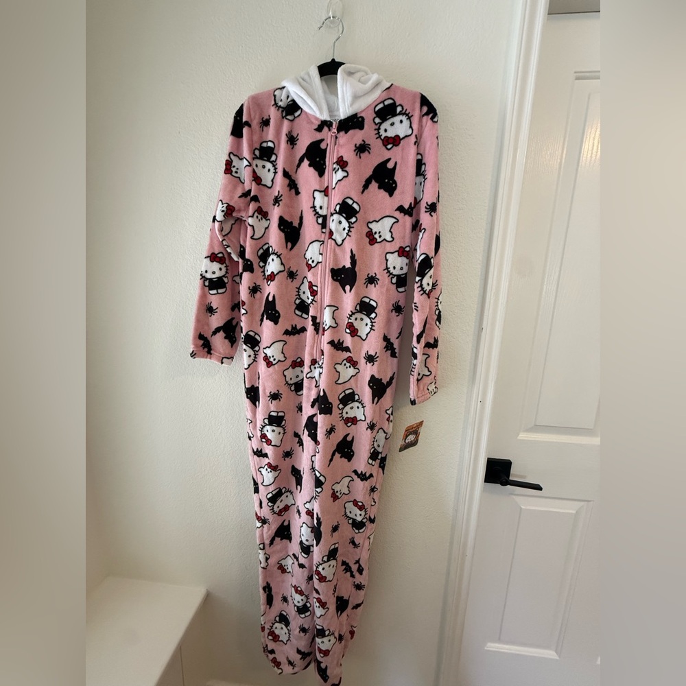 NWT Sanrio Hello Kitty Halloween Pajama Set women